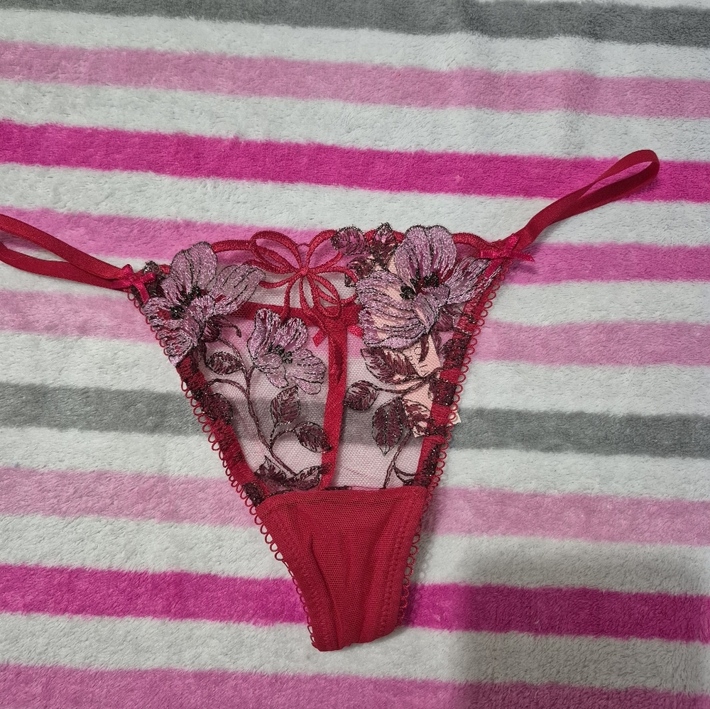 Victoria's Secret V-string Panty - Picture 4 of 6